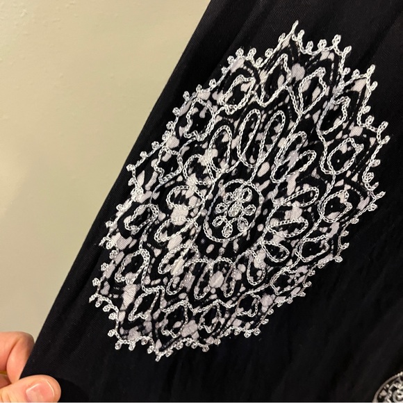 Elegant Black and White Halter embroidered asymmetrical midi Dress - Picture 4 of 13